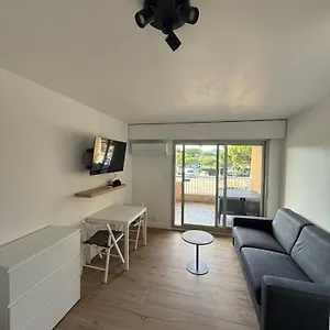 Appartement Super Sur Le Port De, Hyères